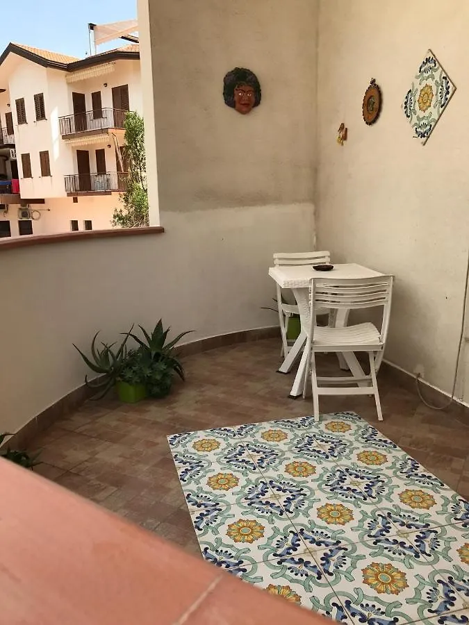 Emily Home Giardini-Naxos 0*,